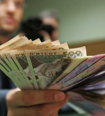 Стало відомо, хто на Рівненщині отримує найвищі та найнижчі зарплати