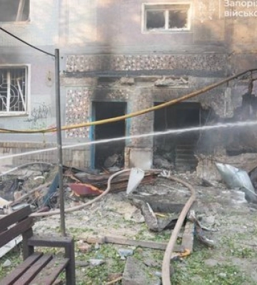 Росіяни вдарили по Запоріжжю: двоє загиблих і семеро поранених, зокрема дитина, атаковано підприємство. ФОТОрепортаж (оновлено)