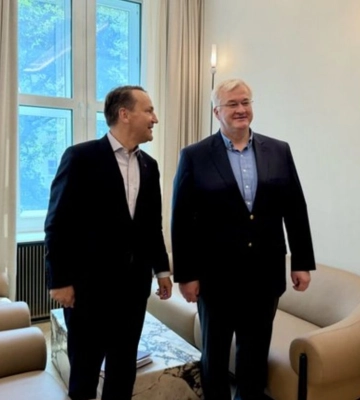Польщі запропоновано "антикризові кроки" - Сибіга