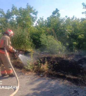 У різних районах Черкащини горіли трава і сміття (ФОТО)