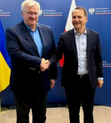 Зустріч голів МЗС на фоні історичних суперечок України та Польщі: про що домовилися Сибіга та Сікорський — BBC