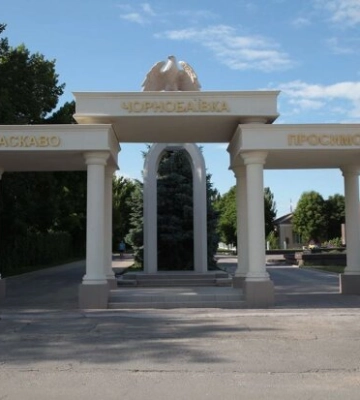 рф вдарила КАБами по найбільшій птахофабриці Європи в Чорнобаївці: масштабна пожежа