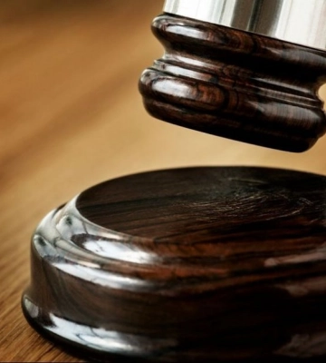 У Києві чоловік хотів отримати компенсацію за чужий зруйнований будинок