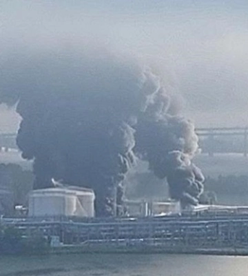 В Петербурге атака БПЛА, горит нефтяной терминал