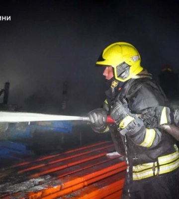 Ракетний удар РФ по Одещині: загорівся склад із продуктами, є травмовані