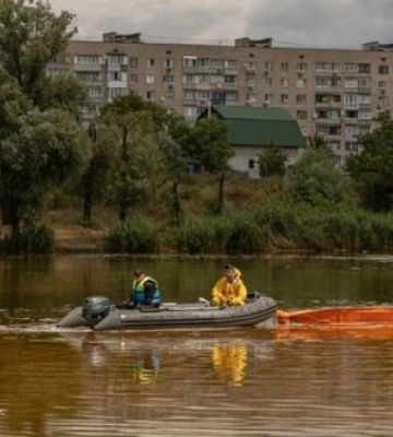 У Києві четверту добу ліквідовують наслідки обстрілу на озері Кирилівському