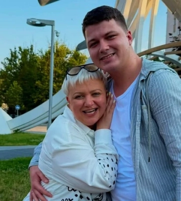 Пара, у якій чоловік на 28 років молодший за дружину, відверто розповіла про своє життя: як відреагували у мережі