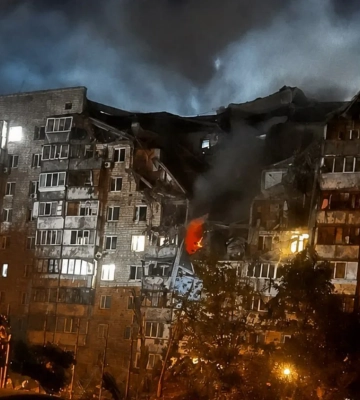 Після ракетної атаки на Київ у багатоповерхівці заблоковані люди – КМДА