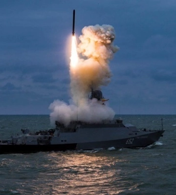 Россия запустила крылатые ракеты и Калибры с моря
