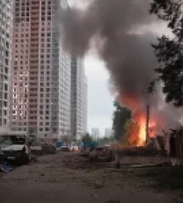 Наслідки масованої атаки по Києву: руйнування і пожежі в кількох районах міста