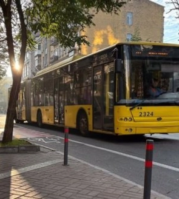 У Києві змінили маршрути громадського транспорту після нічної атаки