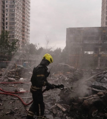 В Одесі після обстрілу РФ пошкоджені будинки та гуртожиток, триває розбір завалів