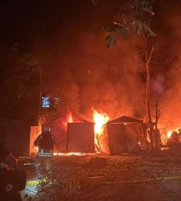 В Одесі після обстрілу РФ пошкоджені будинки та гуртожиток, триває розбір завалів