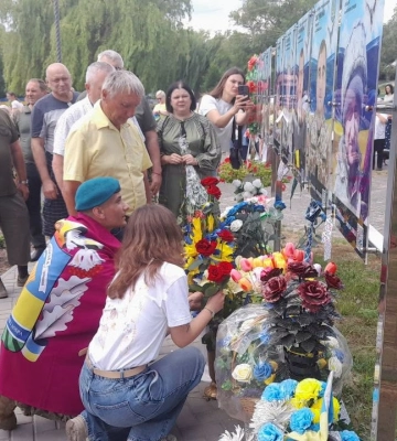 У Калинополі на Черкащині зустріли звільненого з полону оборонця Маріуполя (ФОТО)