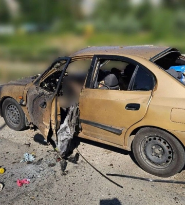 Росіяни вранці вдарили по цивільних автівках у Херсоні: загинули двоє чоловіків