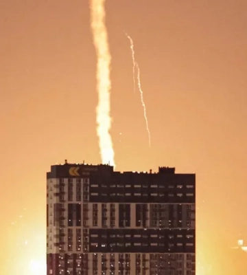 У Києві ракета впала на дитячому майданчику під час нічної атаки РФ. ВIДЕО