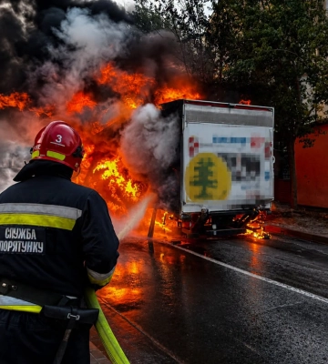 У Львові під час руху загорілася вантажівка