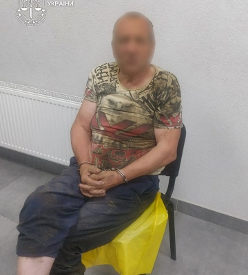 На Берегівщині взяли під варту закарпатця, який з сокирою напав на сусіда