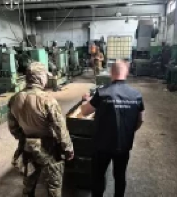 Трьом військовослужбовцям оголосили підозру у незаконному збуті зброї та вибухівки