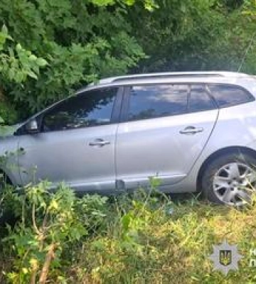 Під Полтавою автомобіль врізався у відбійник: постраждали водій і дитина