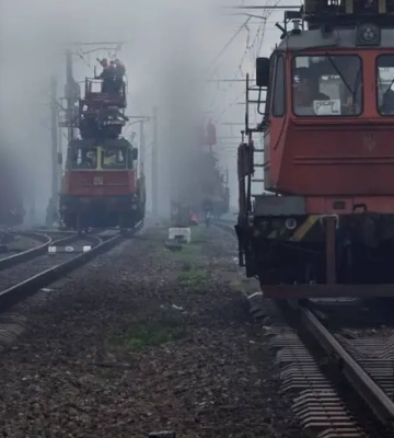 Після нічної атаки РФ рух поїздів на Київщині повністю відновили. ФОТО