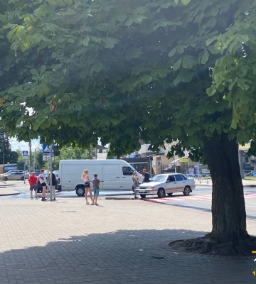 У Черкасах на перехесті зіштовхнулися два автомобілі