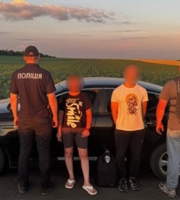 На Одещині прикордонники затримали пару, яка намагалася переправити ухилянта до Молдови за $1500. ФОТОрепортаж