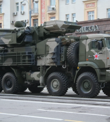 СБУ нанесла удары по НПЗ и военным объектам в РФ и Крыму