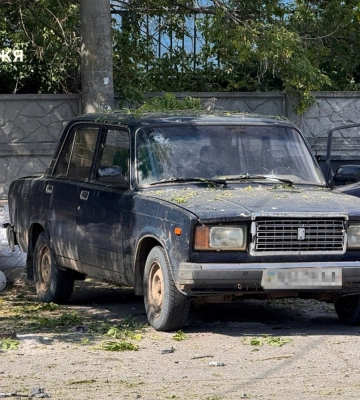 В результате российского нападения на АЗС в Запорожье погибла женщина, 10 человек пострадали
