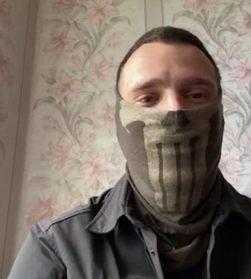 Свята бандура з фронту: випускник рівненського ліцею врятував національний інструмент із розбитої школи на Донеччині (ВІДЕО)