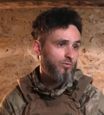 У комика-военного Игоря Ласточкина есть родители и брат в РФ: что они говорят о войне