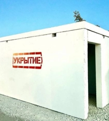 В Мелитополе оккупанты решили срочно установить укрытия от дронов: что скрывается за этой инициативой