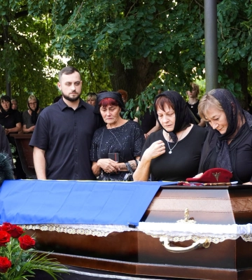 В Ужгороді попрощалися із полеглим 31-річним солдатом Юрієм Легезою