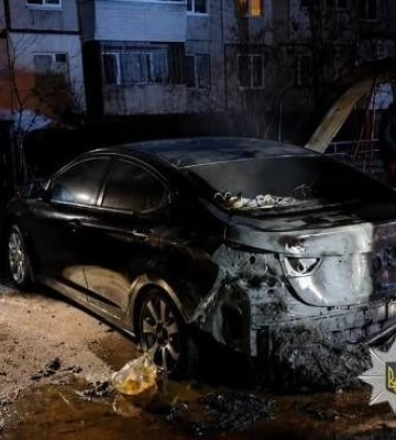 Нічний підпал у Дніпрі: авто знищили навмисно