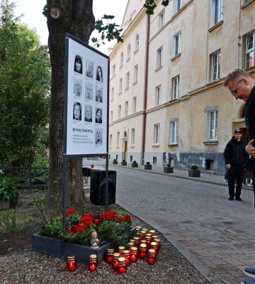 Три роки від дня ракетного обстрілу на Стрийській у Львові: на місці атаки пом’янули загиблих