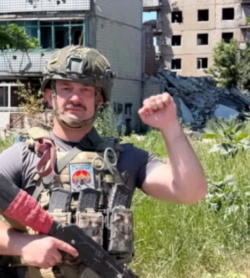 В компании ахматовцев: скандальный член немецкой "АдГ" приехал в оккупированный Донецк