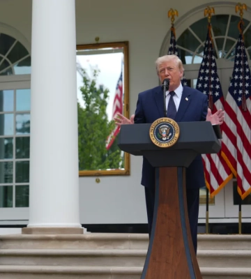 Трамп заявив, що будує у Білому домі новий вертолітний майданчик для Marine One