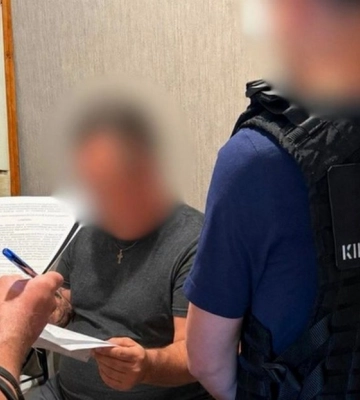 У Києві чоловіку за 8700$ пропонували «додати» у державні реєстри чужу третю дитину