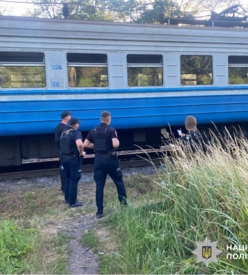 На Київщині необачний чоловік загинув під колесами потягу, - поліція