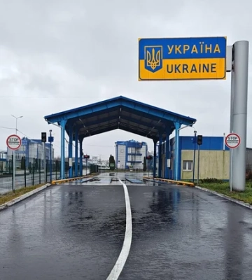 Львівські митники зупинили подружжя, яке намагалося вивезти через кордон понад 2 млн російських рублів