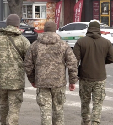 У Луцьку судили працівника ТЦК, який за 4 тисячі доларів мав зняти з розшуку і знайти бронювання чоловікові