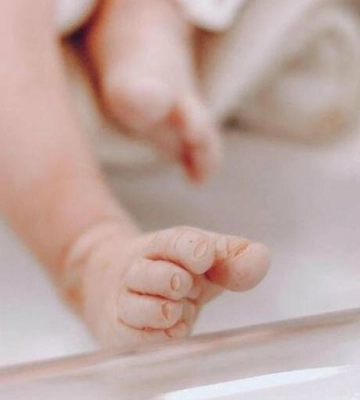 Не встигли до пологового: львів'янка народила доньку в автомобілі швидкої