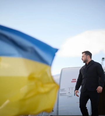 Зеленський прибув до Парижа на зустріч "коаліції охочих"