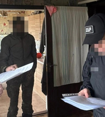 Задержан командир, который годами использовал бойцов для строительства дома