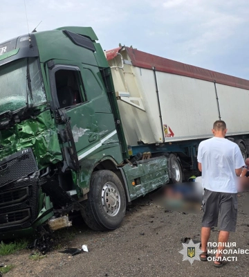 На Миколаївщині маршрутка зіткнулася з вантажівкою, загинули 9 людей