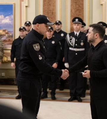 Зеленський відзначив поліцейських державними нагородами та присвоїв звання Героїв України