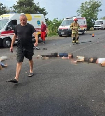 Зеленський заслухав доповідь Клименка про трагічну ДТП на Миколаївщині: кількість жертв зросла до 12 осіб. ФОТОрепортаж