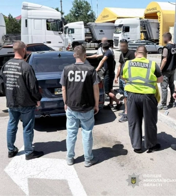 У Миколаєві затримали зловмисника за продаж автівок, призначені для потреб військових