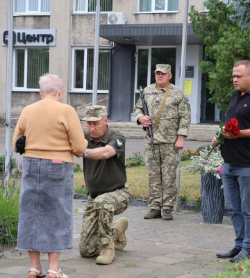 У громаді на Волині рідним полеглим Героїв вручили їхні посмертні нагороди