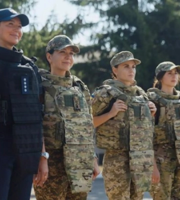 Закон є, але не рятує: як українське законодавство підтримує жінок на ринку праці та які бар'єри встановлює